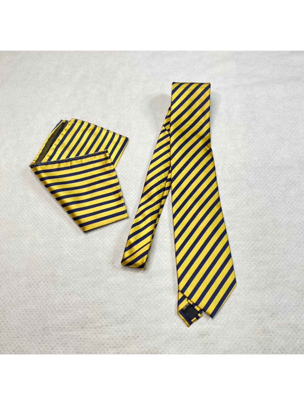 Twenty Dollar Tie Mens Tie Pocket Square One Size Yellow Blue 100% Silk NEW NG28